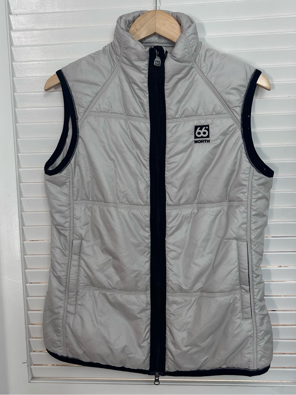 🩶MAKE OFFER🩶 66°North Women's Gray Outdoor Lightweight Puffer Quilted Vest Large - Picture 2 of 8